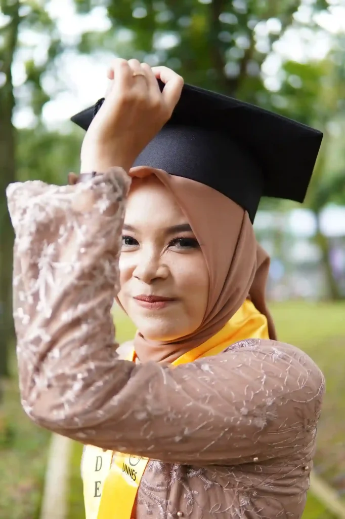  Flawless adalah istilah dalam make up dan sering digunakan untuk make up wisuda.